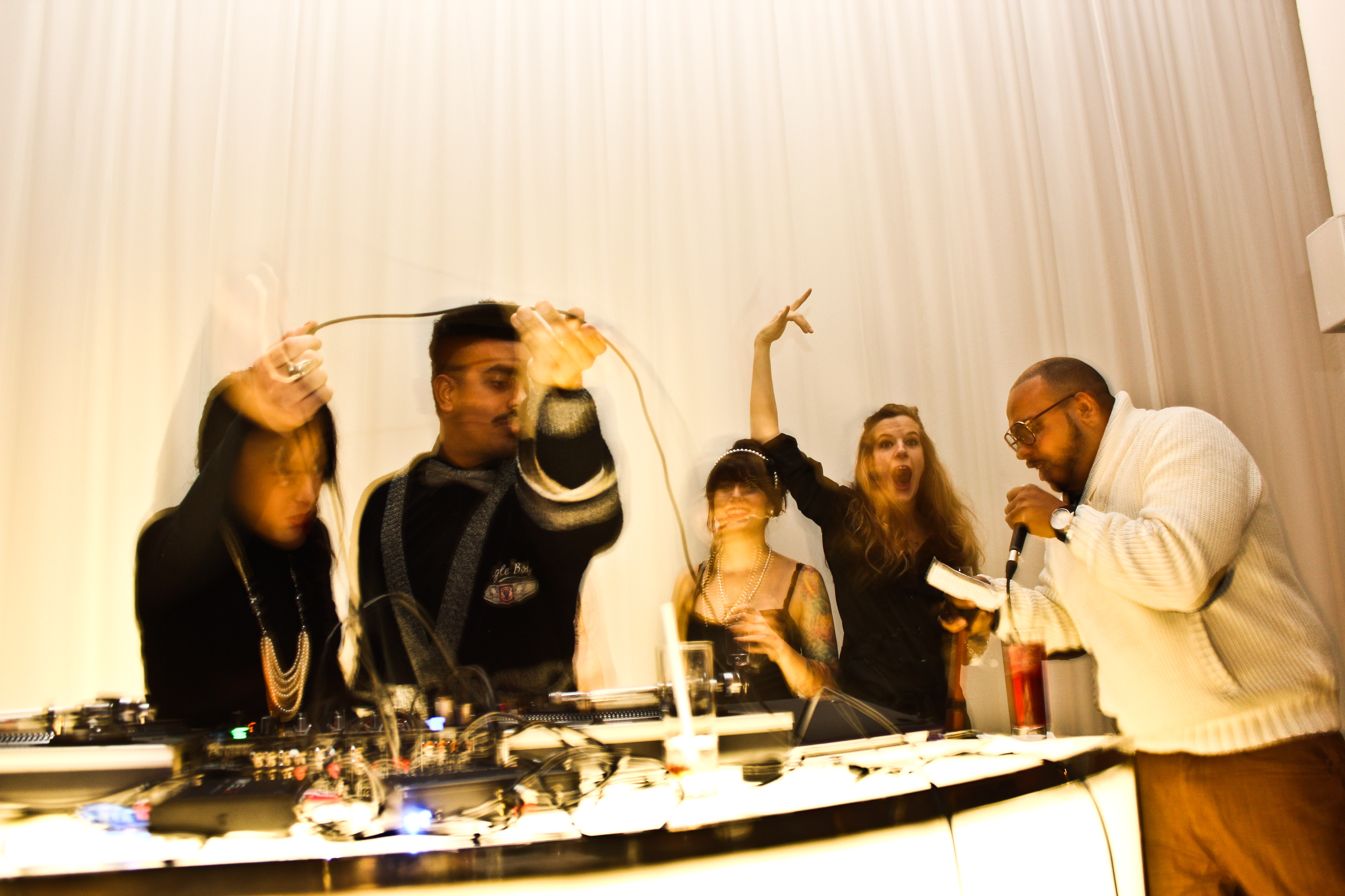 Party de Noël Newad NIGHTLIFE: vintage chic, iPod battle et costumes louches