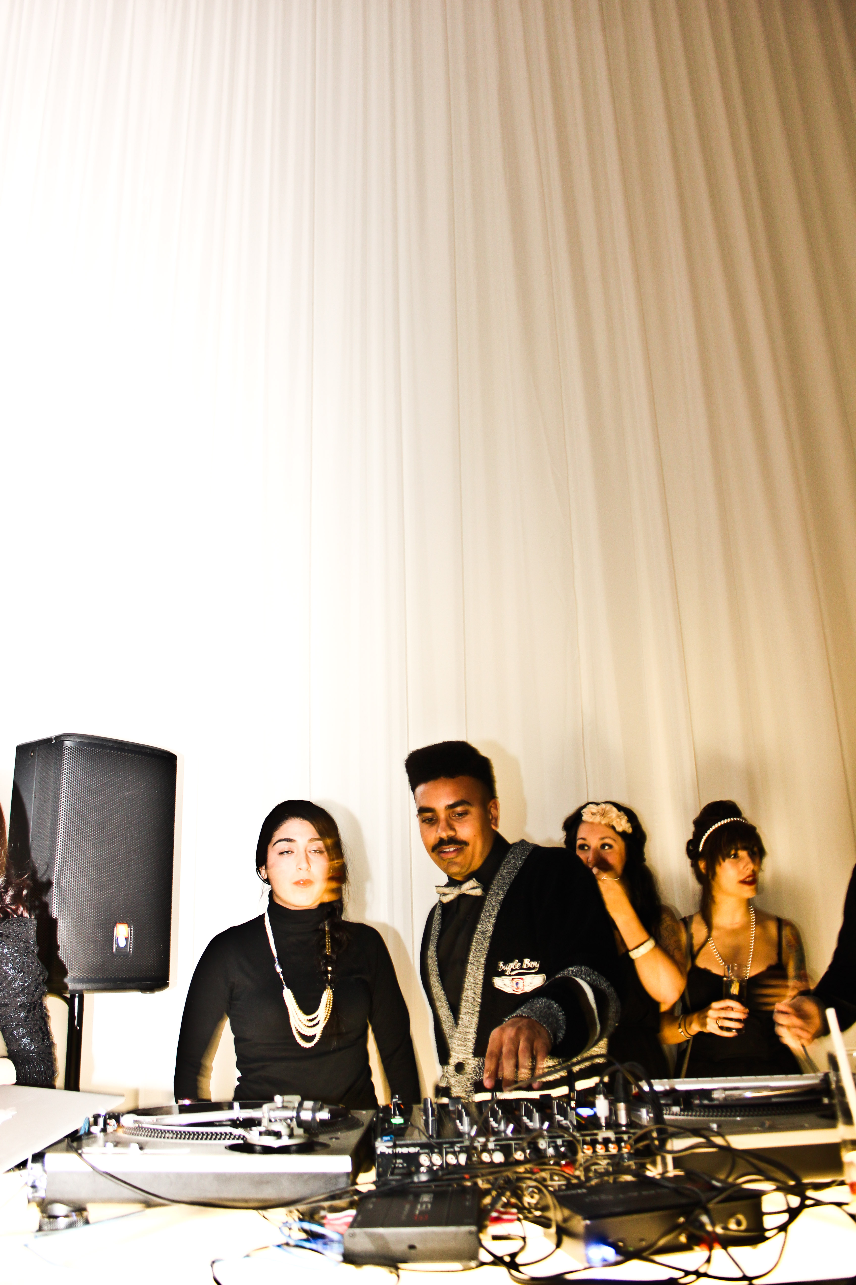 Party de Noël Newad NIGHTLIFE: vintage chic, iPod battle et costumes louches