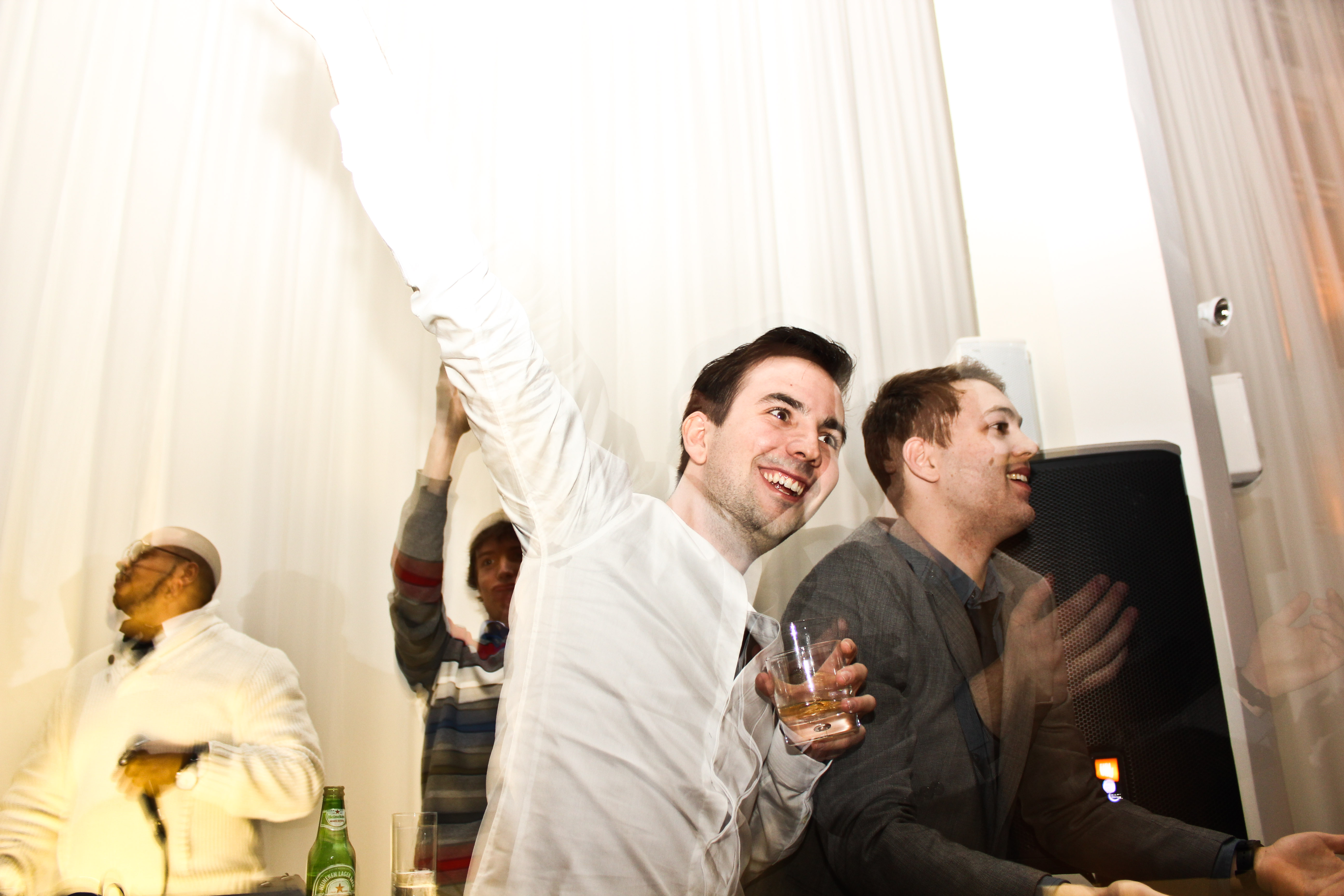 Party de Noël Newad NIGHTLIFE: vintage chic, iPod battle et costumes louches