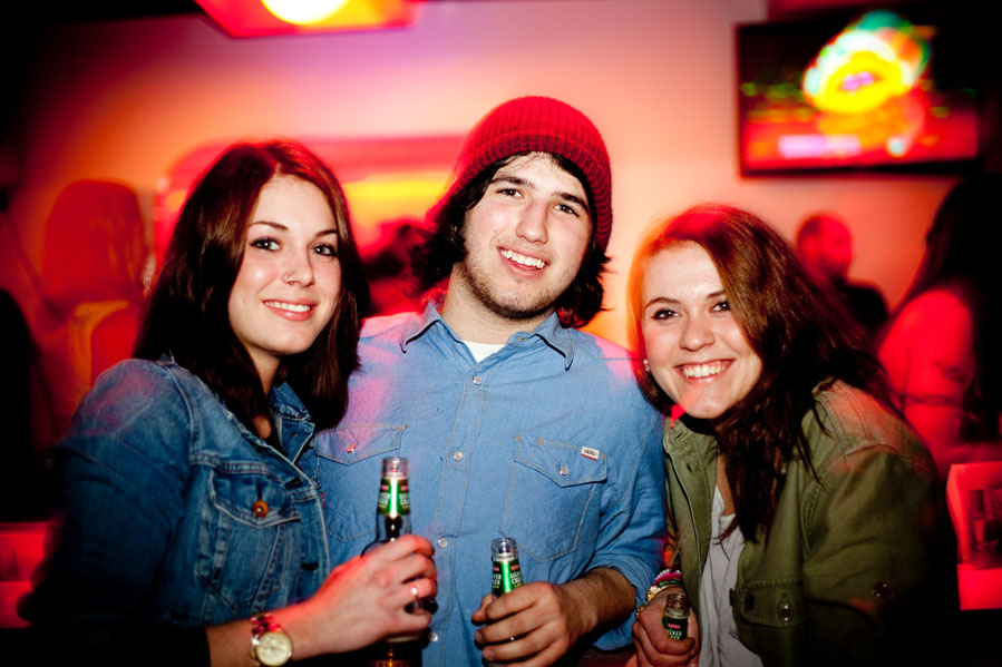 Indecent Xposure: lancement de site explosif au Bar Klinik