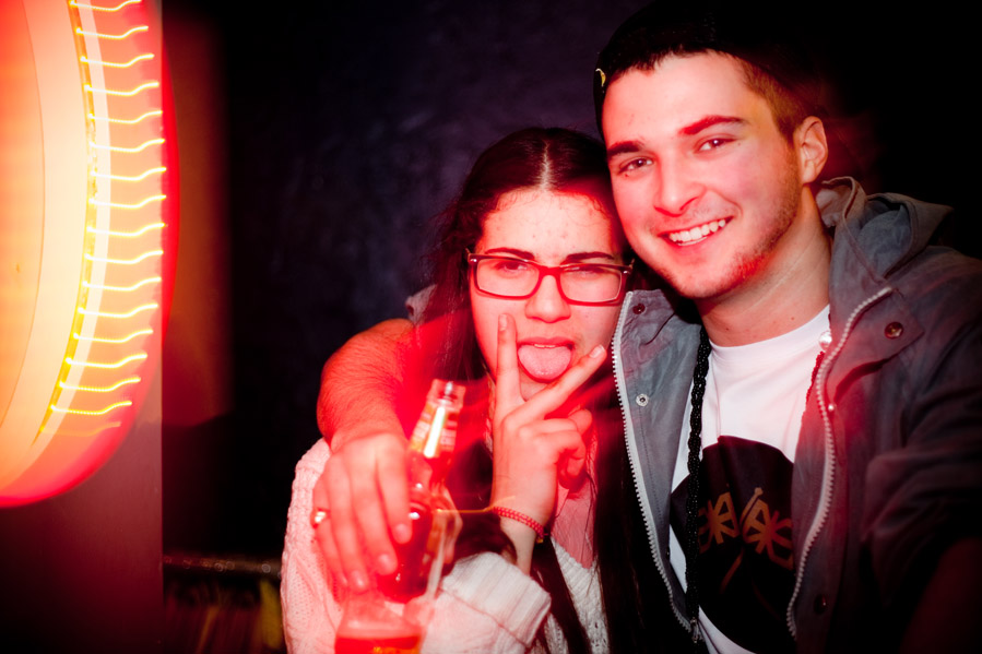 Indecent Xposure: lancement de site explosif au Bar Klinik