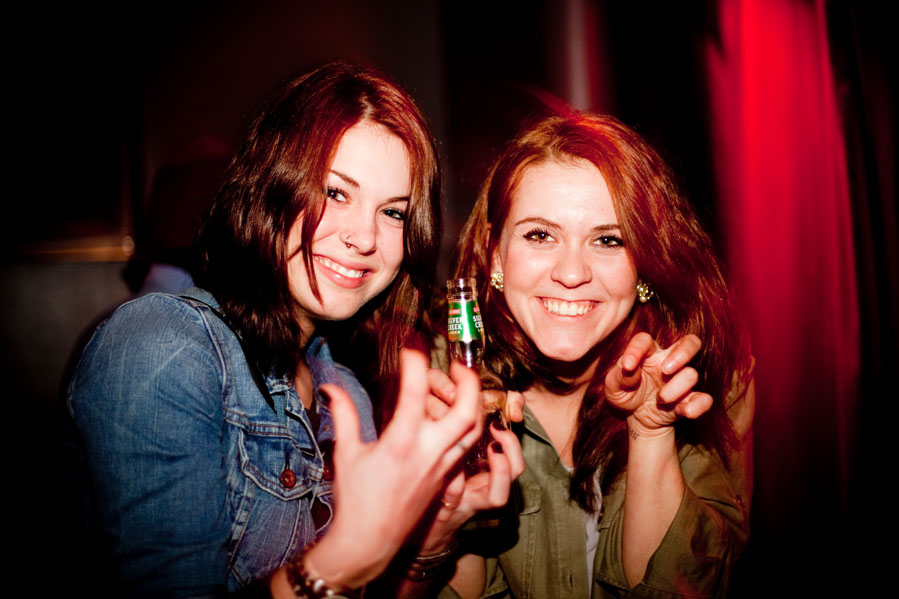 Indecent Xposure: lancement de site explosif au Bar Klinik