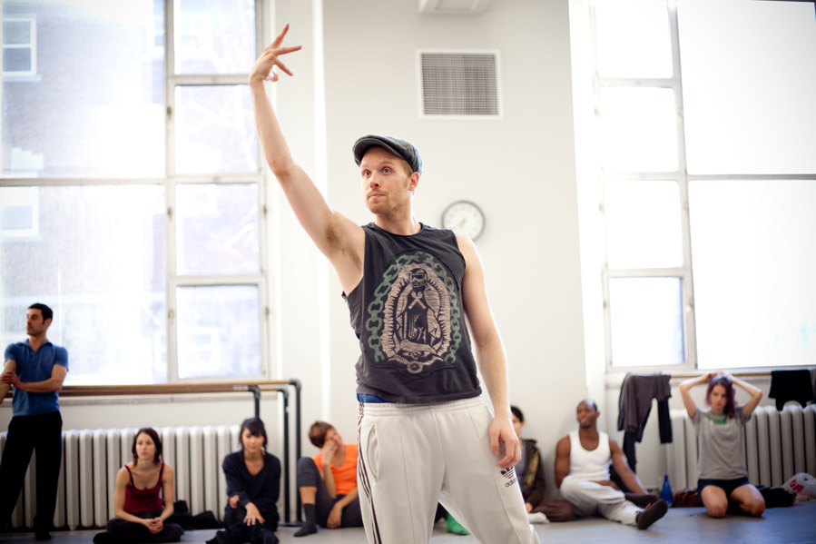 En coulisses: les Ballets Jazz de Montréal dansent à l'édifice Gaston-Miron