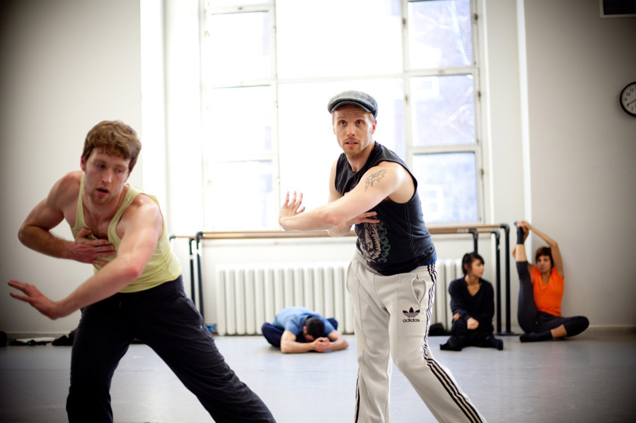 En coulisses: les Ballets Jazz de Montréal dansent à l'édifice Gaston-Miron