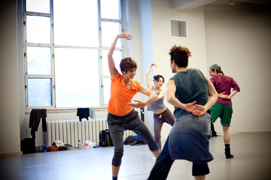En coulisses: les Ballets Jazz de Montréal dansent à l'édifice Gaston-Miron