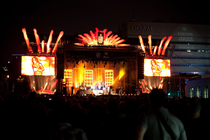 Misteur Valaire: vague humaine au Festival de Jazz