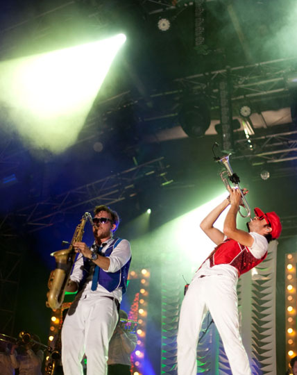 Misteur Valaire: vague humaine au Festival de Jazz