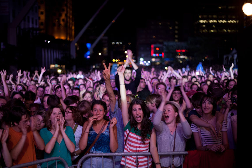 Misteur Valaire: vague humaine au Festival de Jazz