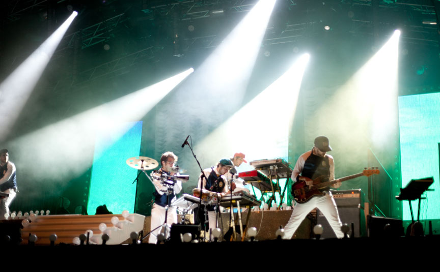 Misteur Valaire: vague humaine au Festival de Jazz