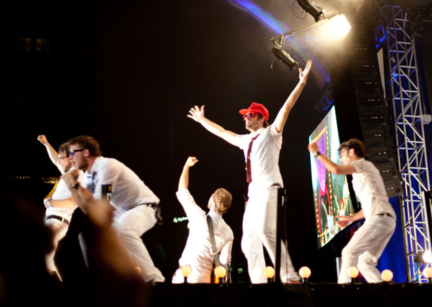 Misteur Valaire: vague humaine au Festival de Jazz