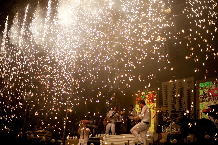 Misteur Valaire: vague humaine au Festival de Jazz