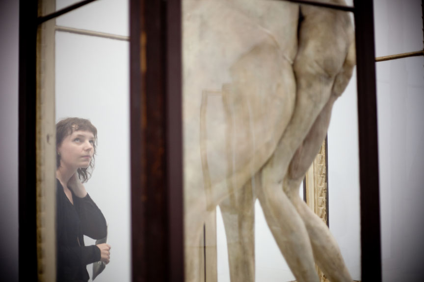 Vernissage de Berlinde De Bruyckere et John Currin: provocation corporelle au DHC/ART