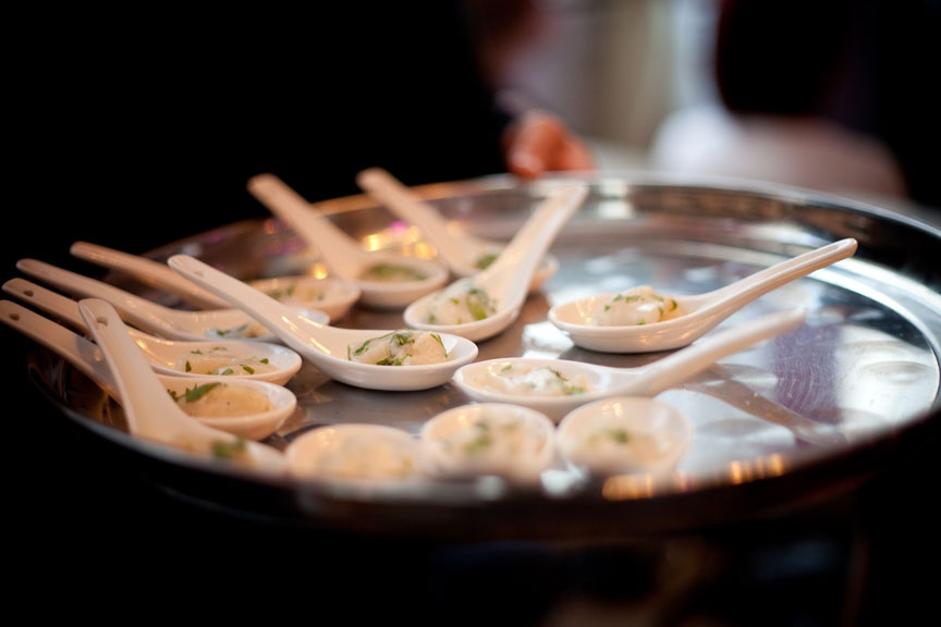Le Place d'Armes Hôtel & Suites: des uniformes signés Denis Gagnon!