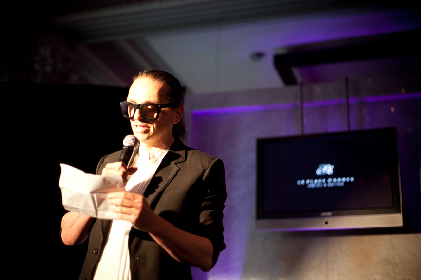 Le Place d'Armes Hôtel & Suites: des uniformes signés Denis Gagnon!