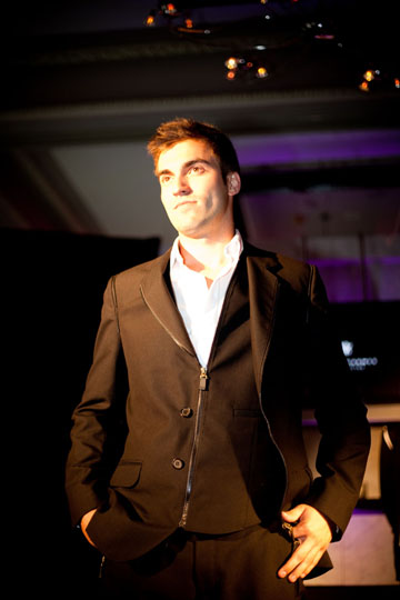 Le Place d'Armes Hôtel & Suites: des uniformes signés Denis Gagnon!