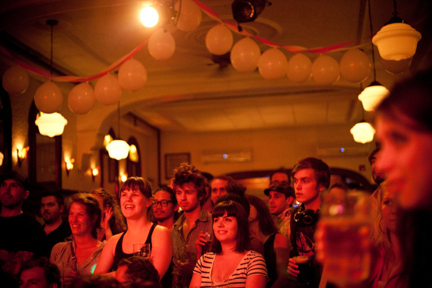 Spectacle bénéfice "Une nuit de sévère luxe" au Quai des Brumes