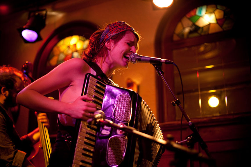 Spectacle bénéfice "Une nuit de sévère luxe" au Quai des Brumes