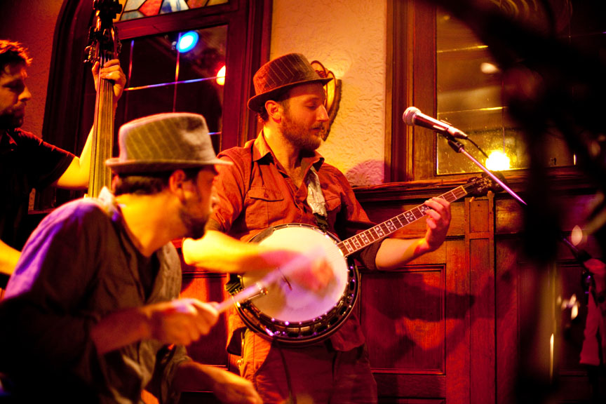 Spectacle bénéfice "Une nuit de sévère luxe" au Quai des Brumes