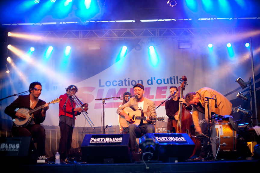 Festiblues: Bernard Adamus contre vents et marées au Parc Ahuntsic