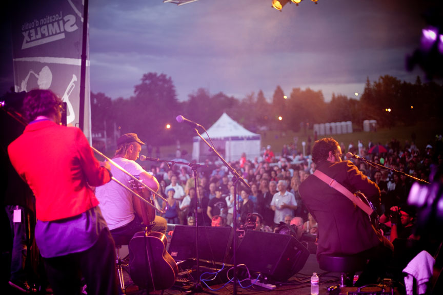 Festiblues: Bernard Adamus contre vents et marées au Parc Ahuntsic