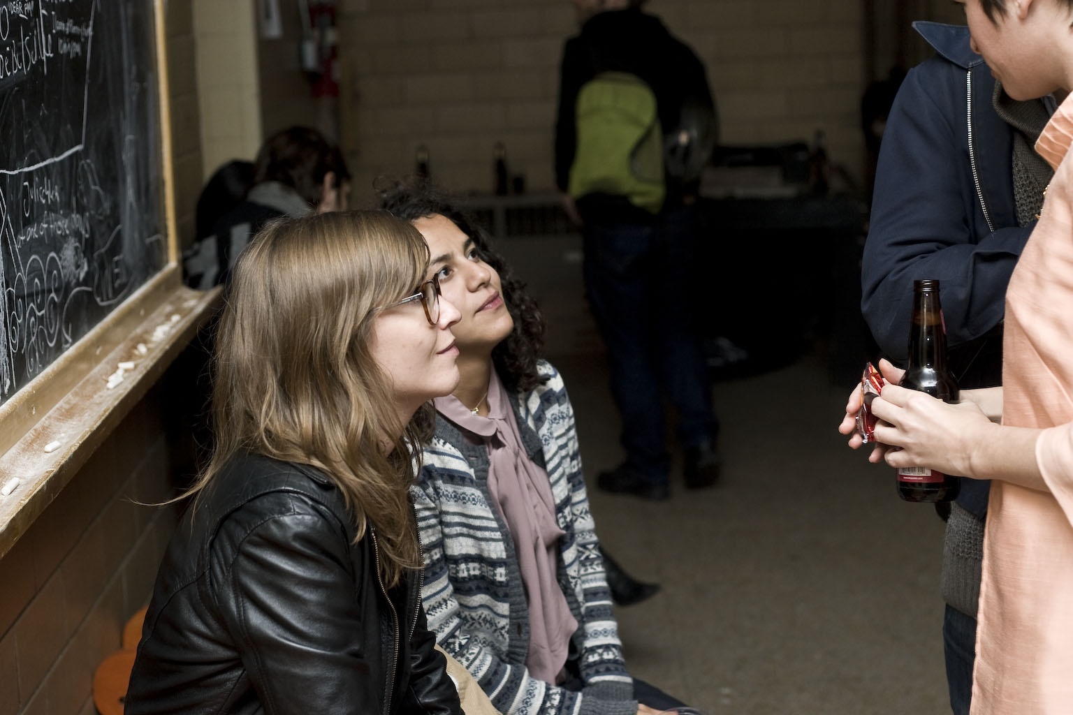 VIVA! Art Action: une levée de fonds ensanglantée et macabre