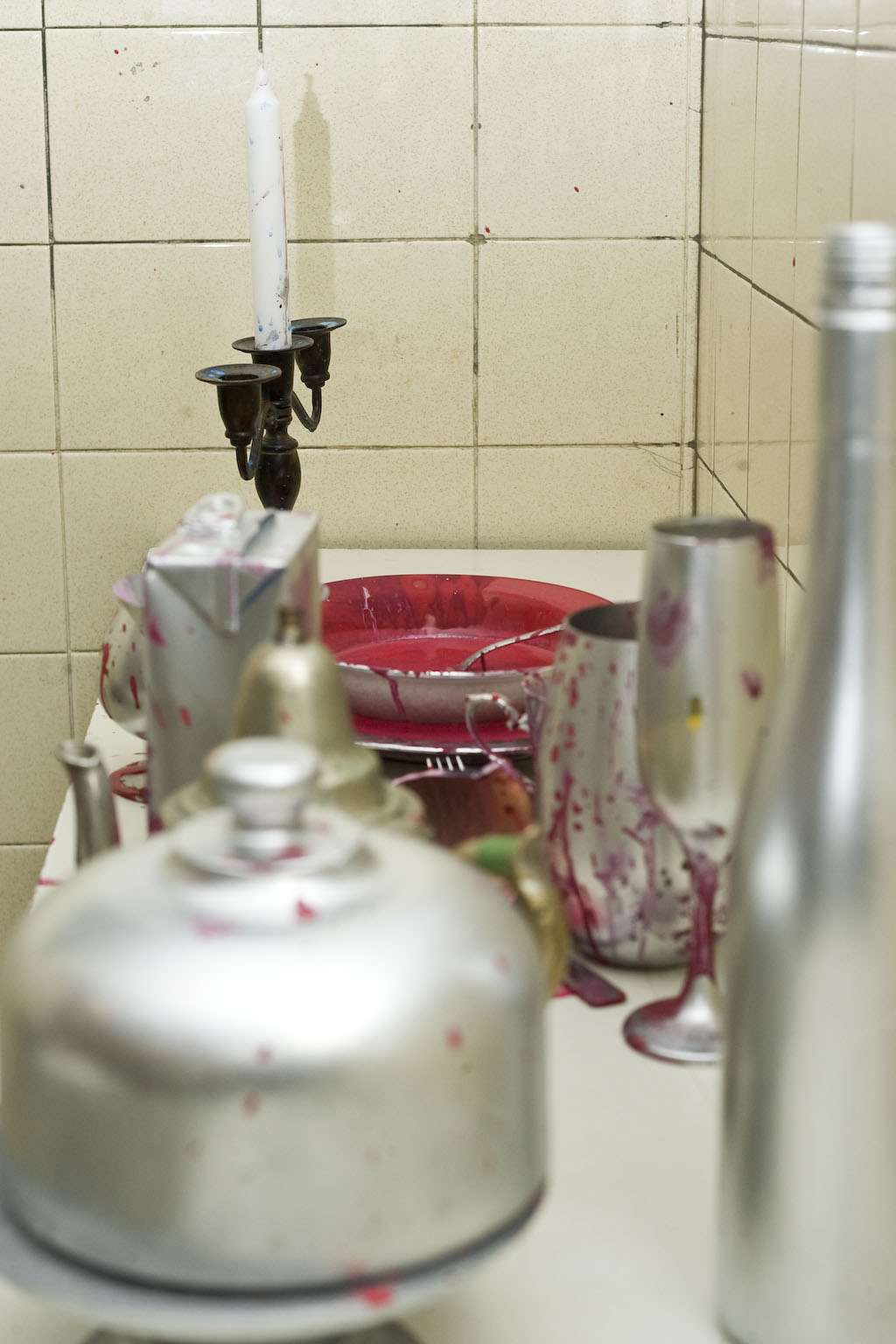 VIVA! Art Action: une levée de fonds ensanglantée et macabre