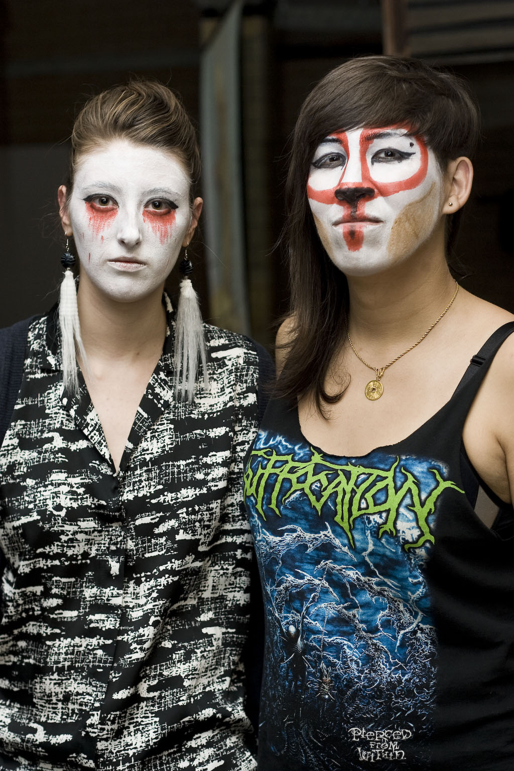 VIVA! Art Action: une levée de fonds ensanglantée et macabre