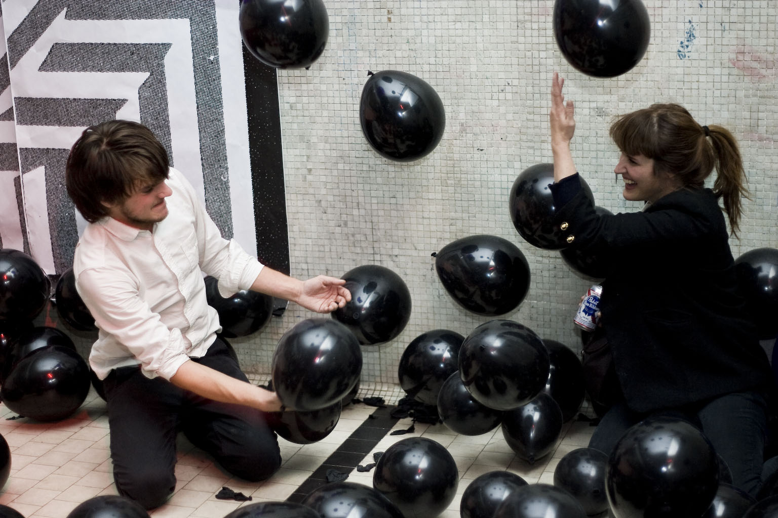 VIVA! Art Action: une levée de fonds ensanglantée et macabre