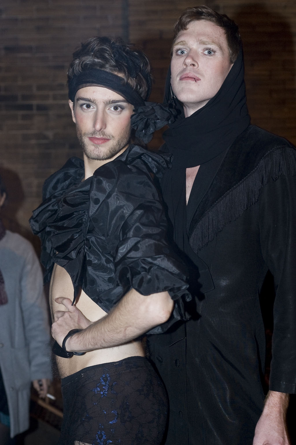 VIVA! Art Action: une levée de fonds ensanglantée et macabre