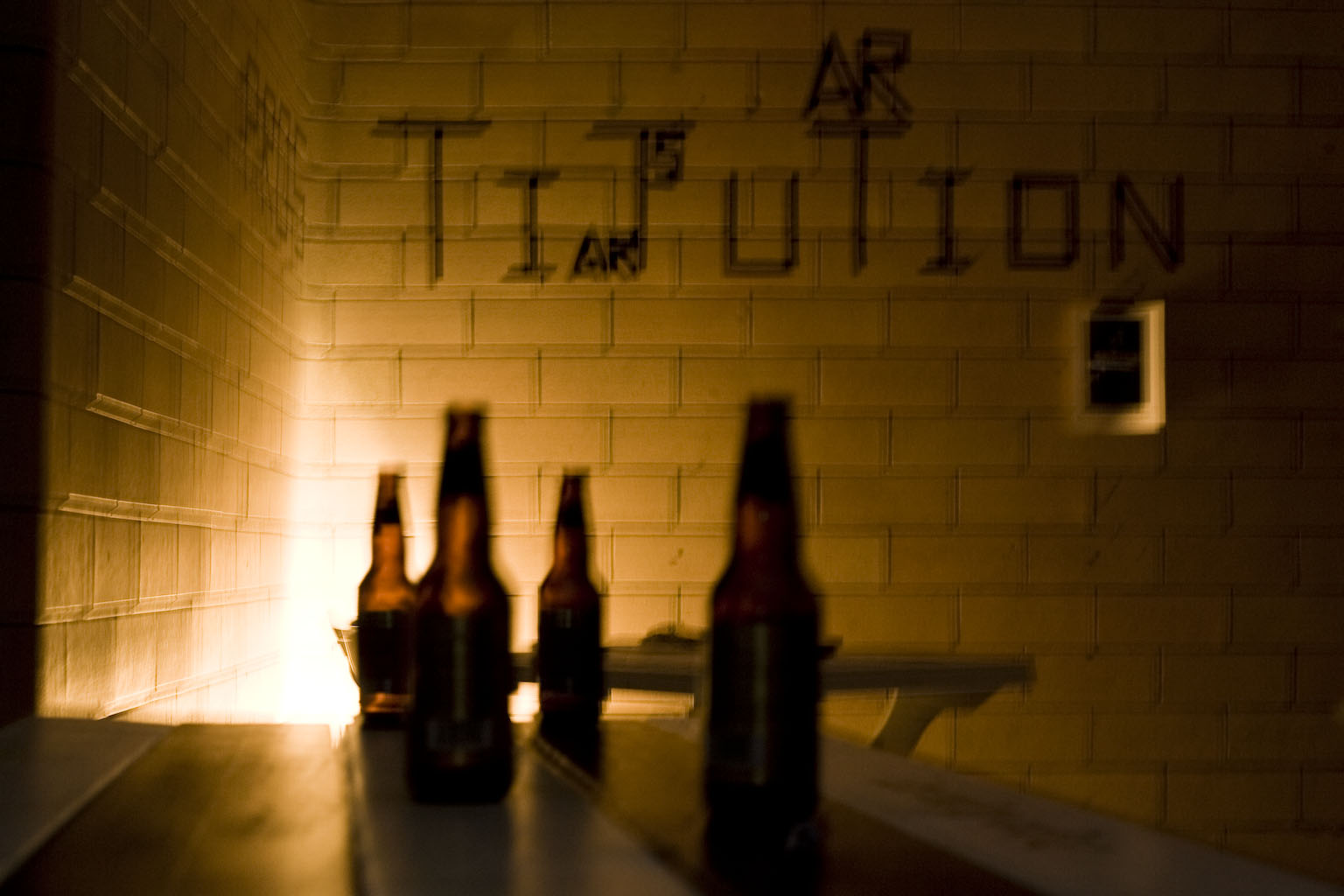 VIVA! Art Action: une levée de fonds ensanglantée et macabre