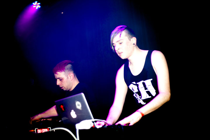 Festival de bras en l'air pour les brésiliens Dirtyloud à la SAT