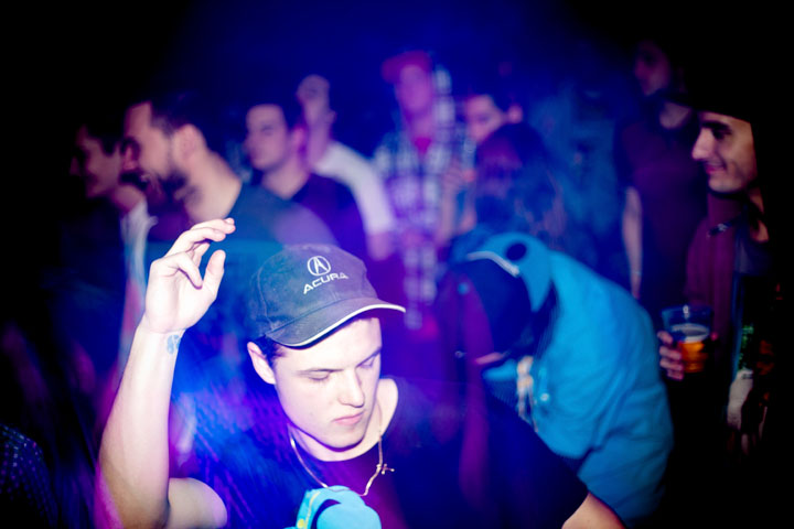 Festival de bras en l'air pour les brésiliens Dirtyloud à la SAT