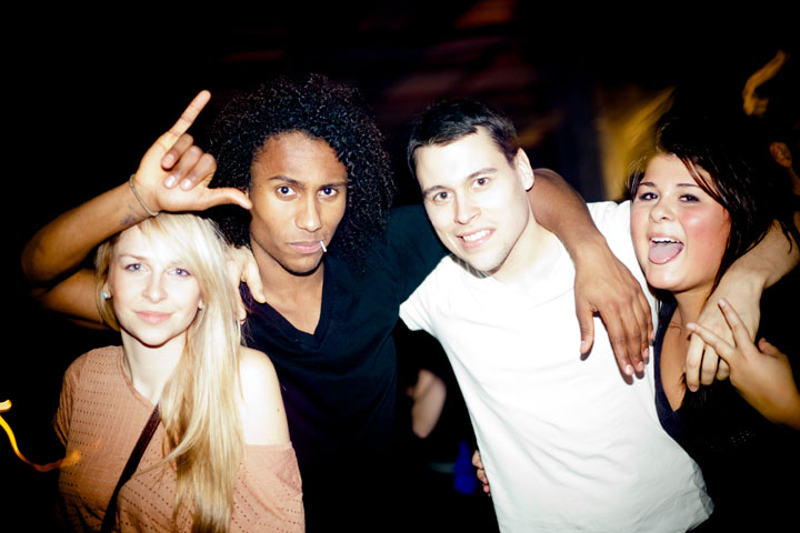 Festival de bras en l'air pour les brésiliens Dirtyloud à la SAT