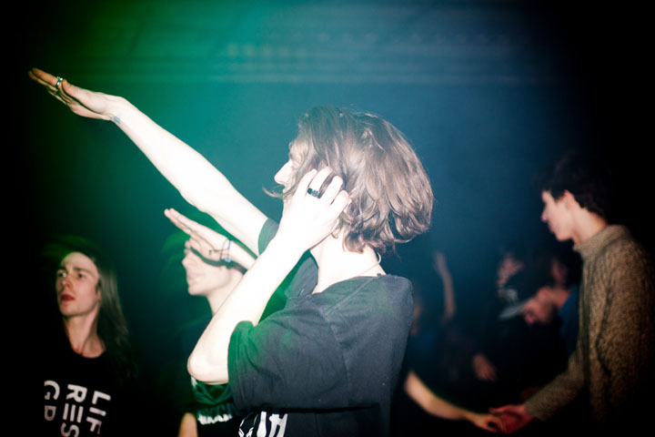 Festival de bras en l'air pour les brésiliens Dirtyloud à la SAT