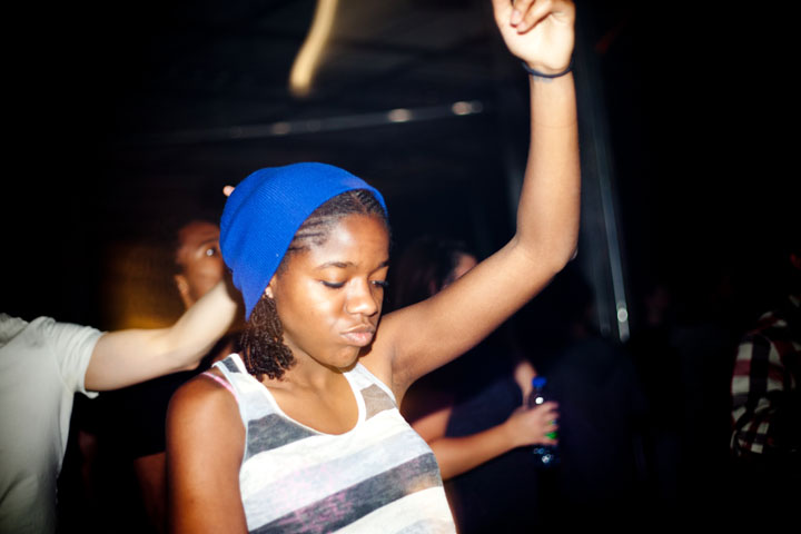 Festival de bras en l'air pour les brésiliens Dirtyloud à la SAT