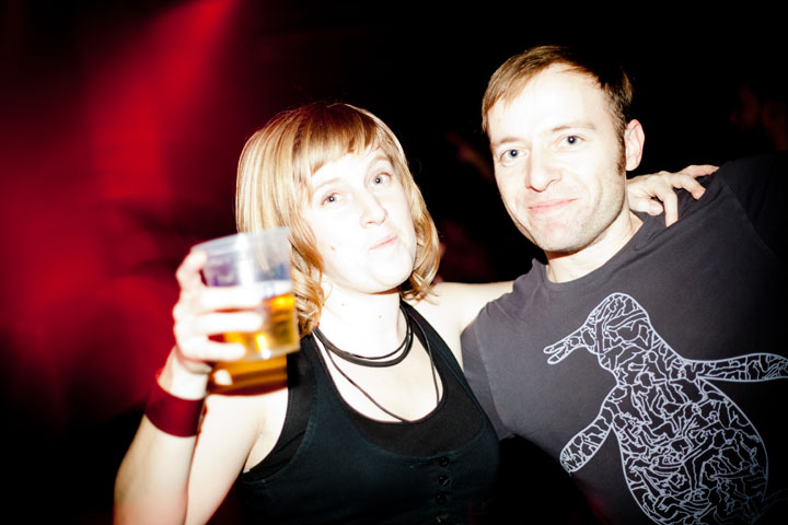 Festival de bras en l'air pour les brésiliens Dirtyloud à la SAT