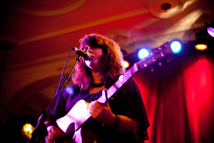 Lisa LeBlanc déplogue!: un peu de folk-trash dans ton dimanche