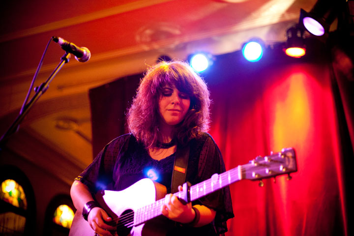 Lisa LeBlanc déplogue!: un peu de folk-trash dans ton dimanche