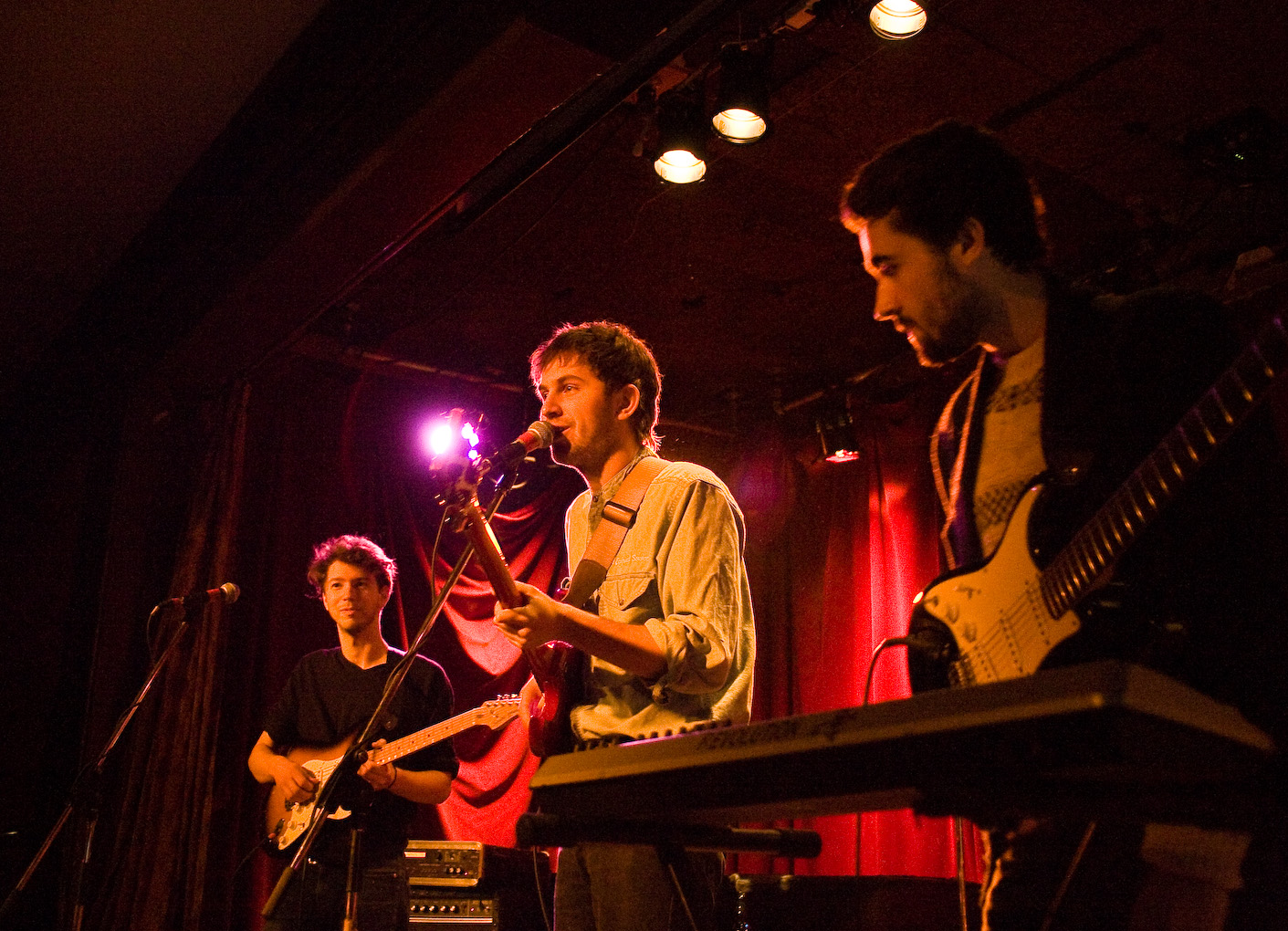 Pat Jordache à Under the Snow: spectacle coloré et buzzé