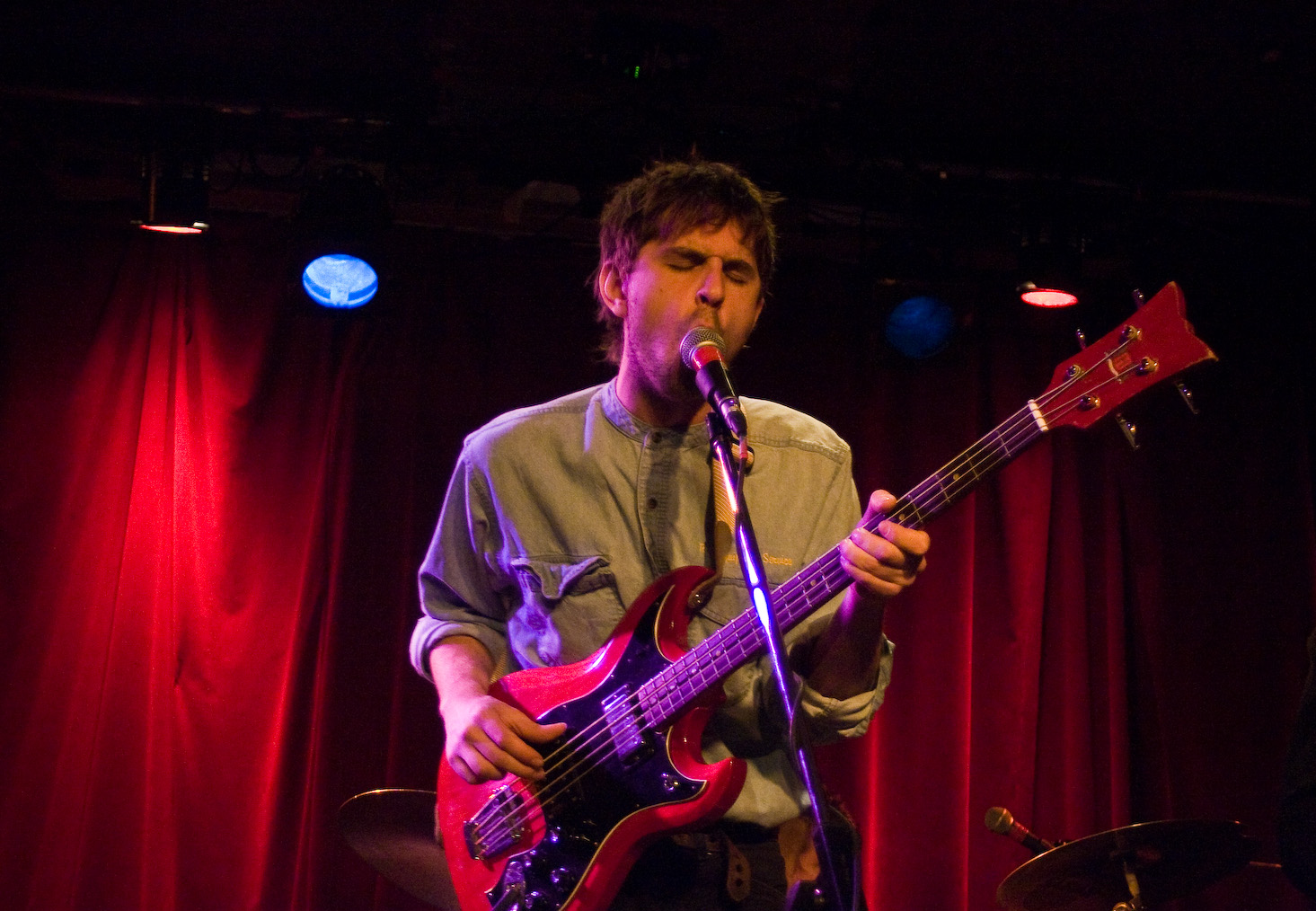 Pat Jordache à Under the Snow: spectacle coloré et buzzé