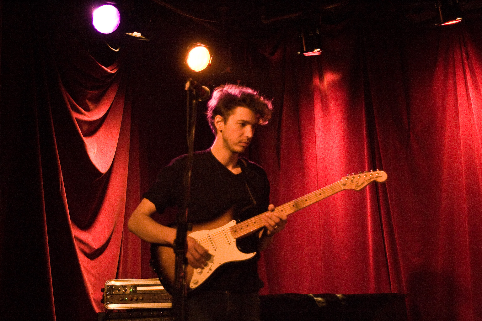 Pat Jordache à Under the Snow: spectacle coloré et buzzé