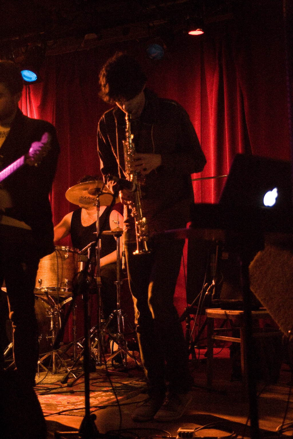 Pat Jordache à Under the Snow: spectacle coloré et buzzé