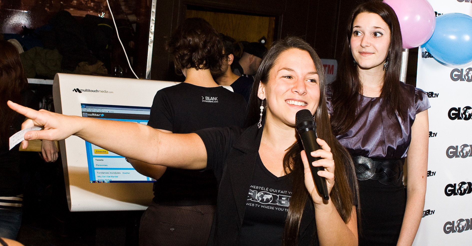 On fête le premier anniversaire de Glober.tv avec des baguettes et du love