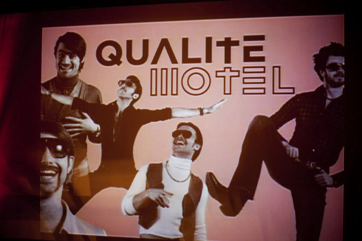 Qualité Motel montre un avant-goût de son spectacle ben flyé