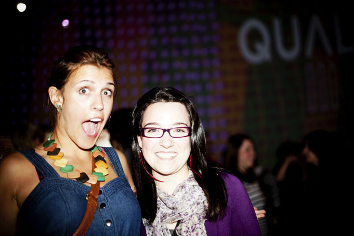 Qualité Motel montre un avant-goût de son spectacle ben flyé