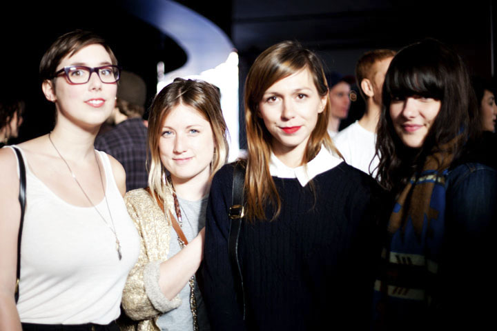 Qualité Motel montre un avant-goût de son spectacle ben flyé