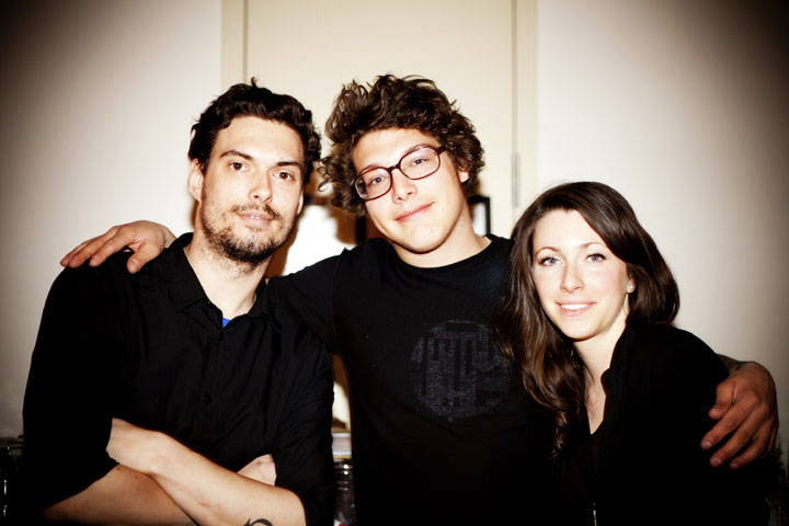 Qualité Motel montre un avant-goût de son spectacle ben flyé