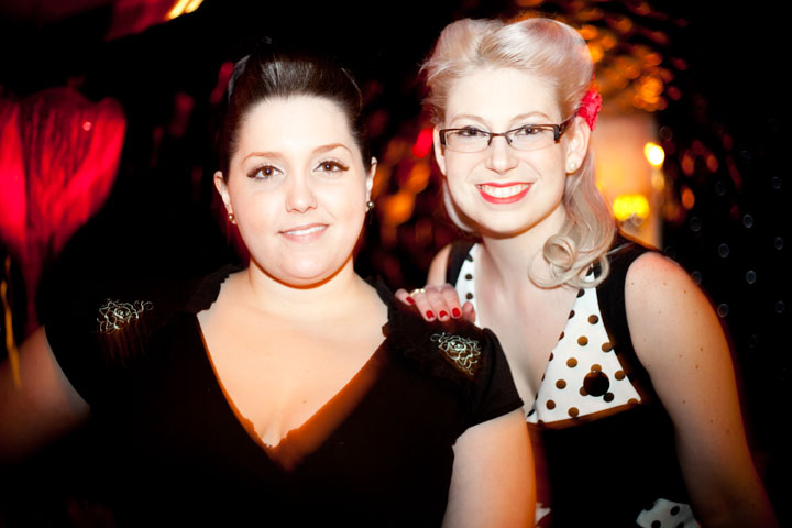 Soirée burlesque: des femmes bien en chair et des jambes en l'air