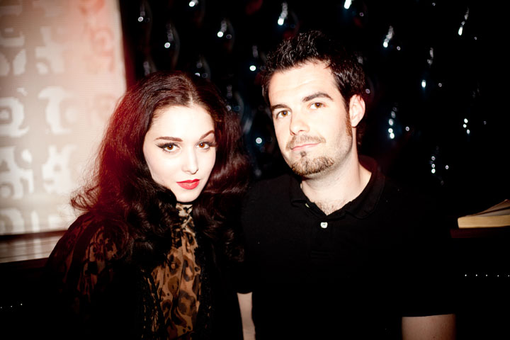 Soirée burlesque: des femmes bien en chair et des jambes en l'air