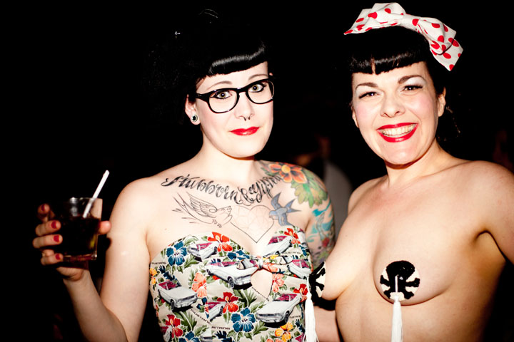 Soirée burlesque: des femmes bien en chair et des jambes en l'air